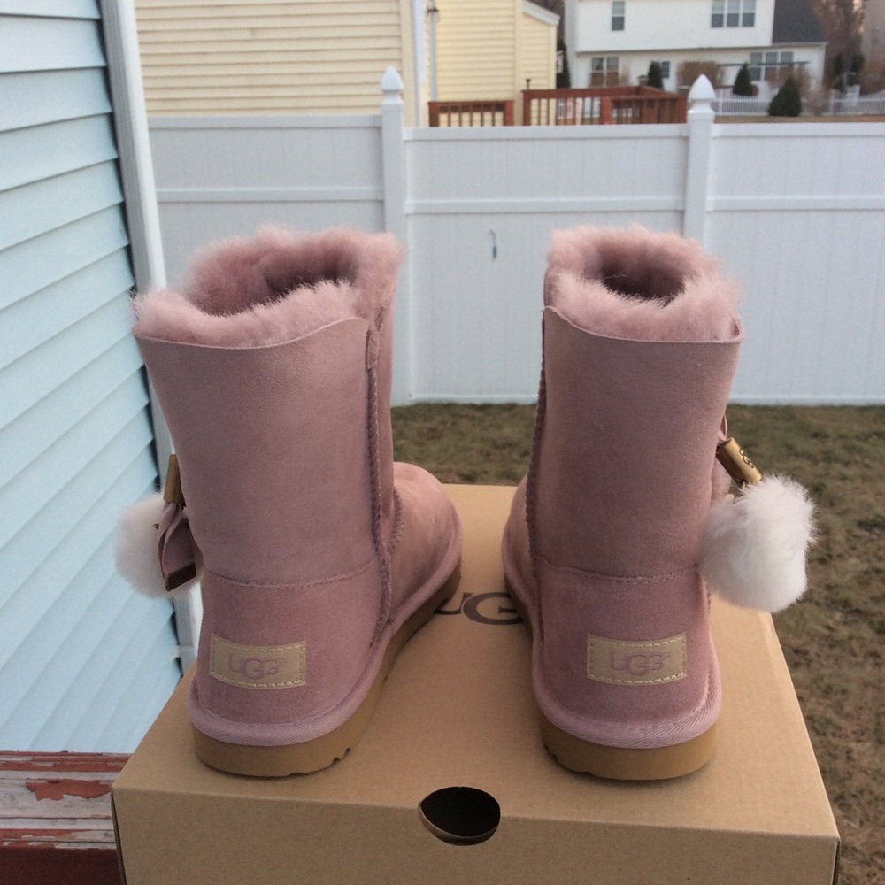 UGG IRINA STAR CHARM - Picture 3 of 8